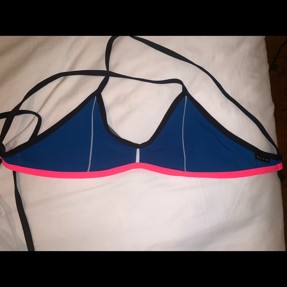 Jolyn vent top. Size medium